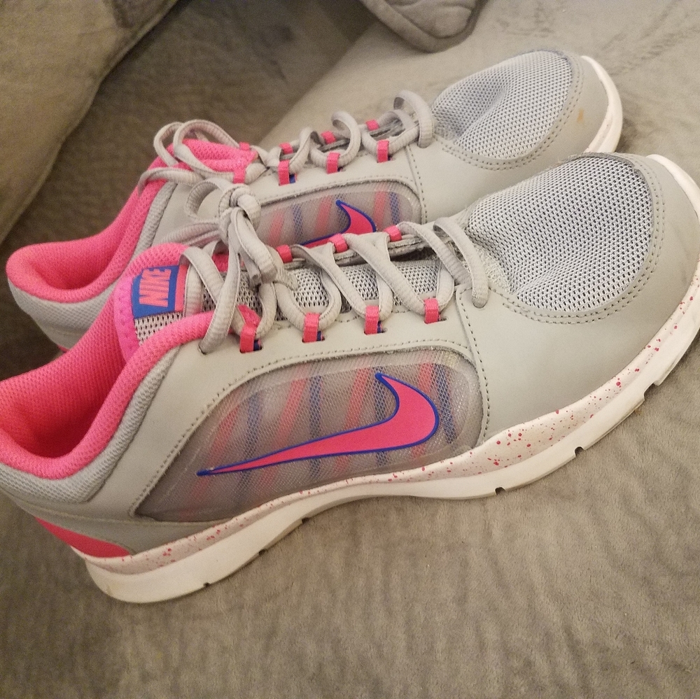 Nike tennis shoes